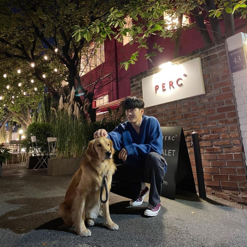 Bạn trai Jisoo cao 1,88m, chuộng diện đồ đơn giản khoe thân hình 6 múi - 9 Bạn trai Jisoo cao 1,88m, chuộng diện đồ đơn giản khoe thân hình 6 múi - 9