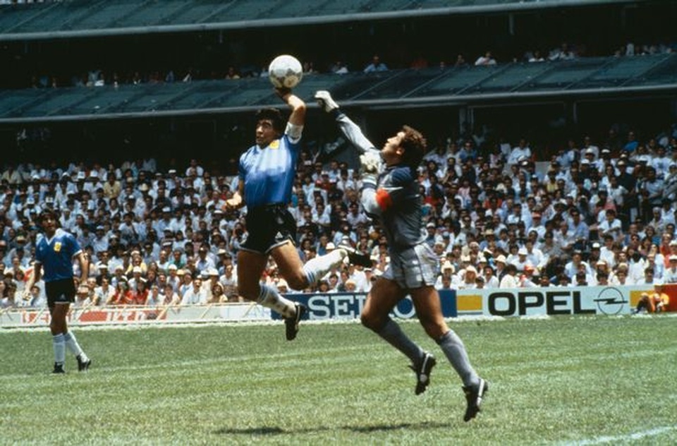 Những khoảnh khắc đáng nhớ trong sự nghiệp của Diego Maradona - 3 Những khoảnh khắc đáng nhớ trong sự nghiệp của Diego Maradona - 3