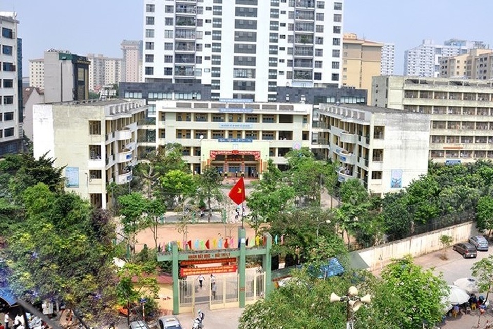 Hà Nội: Một trường THPT ủng hộ 500 triệu đồng chống dịch Covid-19 - 2 Hà Nội: Một trường THPT ủng hộ 500 triệu đồng chống dịch Covid-19 - 2