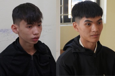 Hai thanh niên giả danh công an chặn xe lấy tiền người đi đường