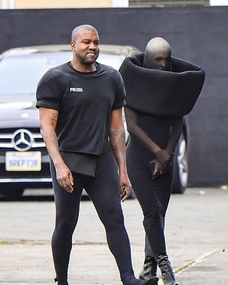 Życie Bianki Censori przed zostaniem kontrowersyjną żoną Kanye Westa - 6 Cuộc sống của Bianca Censori trước khi là bà vợ thị phi của Kanye West - 6