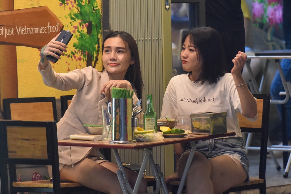 Hàng quán phố cổ thi nhau sang nhượng, đến Tạ Hiện cũng chung cảnh đìu hiu - 6 Hàng quán phố cổ thi nhau sang nhượng, đến Tạ Hiện cũng chung cảnh đìu hiu - 6