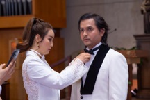 Đồng nghiệp bật khóc, tưởng nhớ Đức Tiến tại LHP Cannes ở Pháp