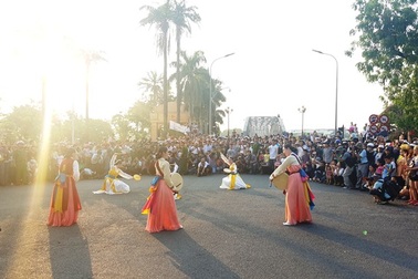 Festival Huế 2016: Náo nhiệt Lễ hội đường phố