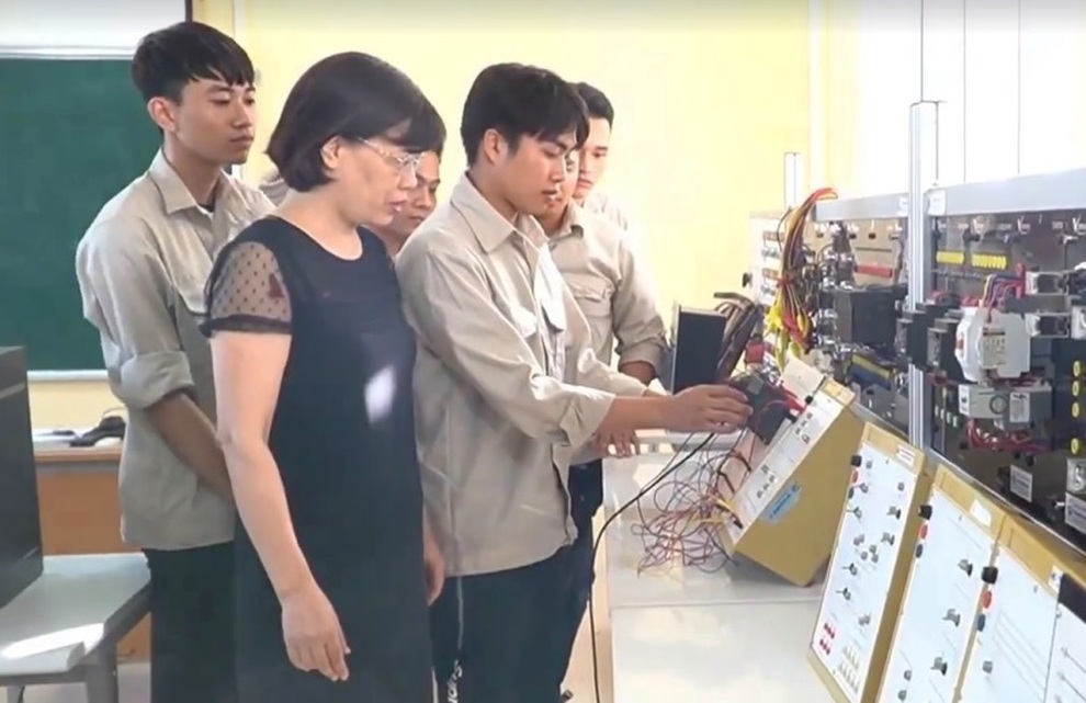 Tăng chất lượng, tăng quy mô tuyển sinh đối với giáo dục nghề nghiệp - 1 Tăng chất lượng, tăng quy mô tuyển sinh đối với giáo dục nghề nghiệp - 1