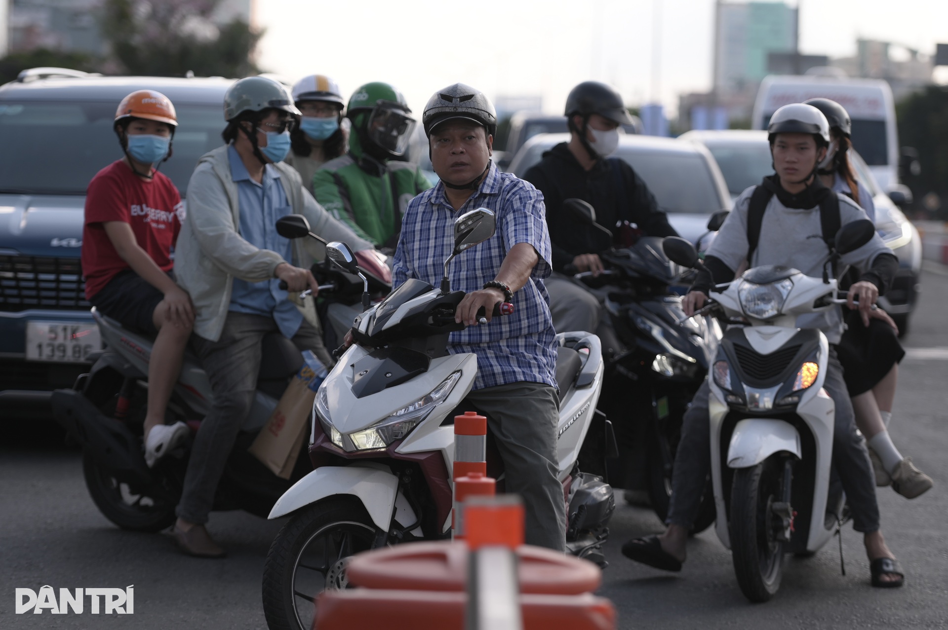 Vòng xoay Điện Biên Phủ ở TPHCM thông thoáng ngày đầu đổi phân luồng - 5