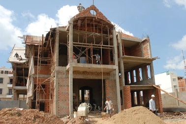 Nữ phụ hồ ngã tử vong, chủ thầu bị khởi tố