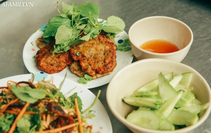 Hàng miến lươn hơn 3 thập kỷ ở ngã tư Chân Cầm - Lý Quốc Sư, dù mùa đông hay nắng hè đổ lửa vẫn bán cả tạ lươn mỗi ngày - Ảnh 11.