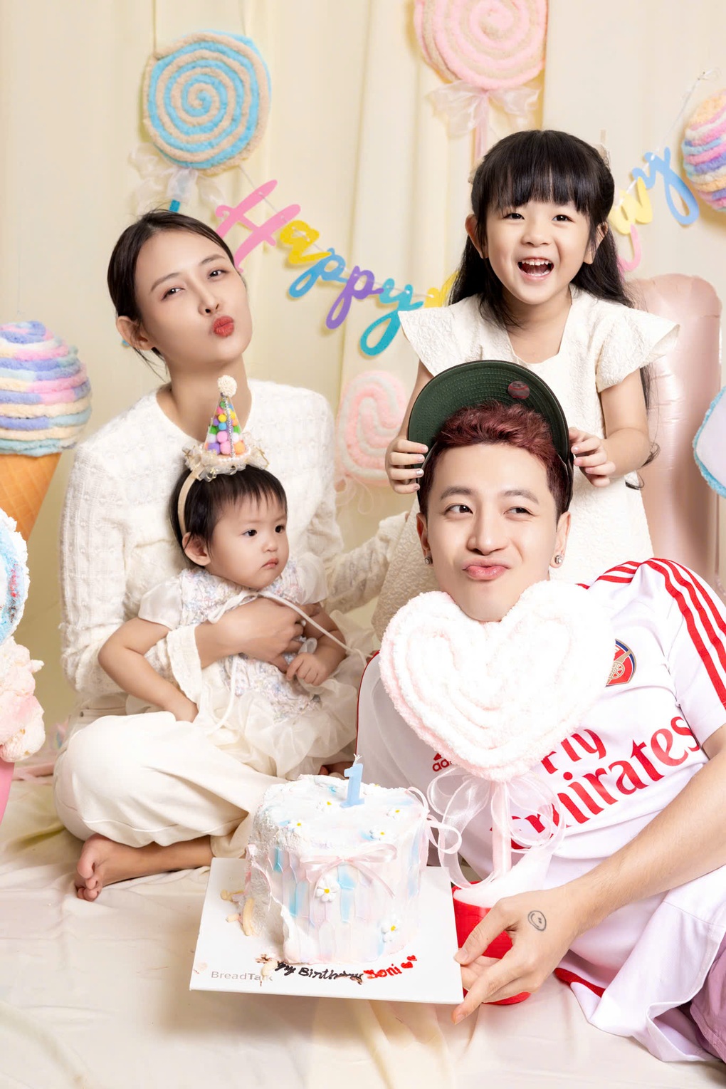 Á hậu Trương Mỹ Nhân tiết lộ lý do chia tay rồi quay lại với chồng kém tuổi - 1 Á hậu Trương Mỹ Nhân tiết lộ lý do chia tay rồi quay lại với chồng kém tuổi - 1