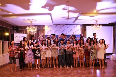 Phụ huynh và học sinh Summit ăn mừng kết quả xin học bổng Mỹ 