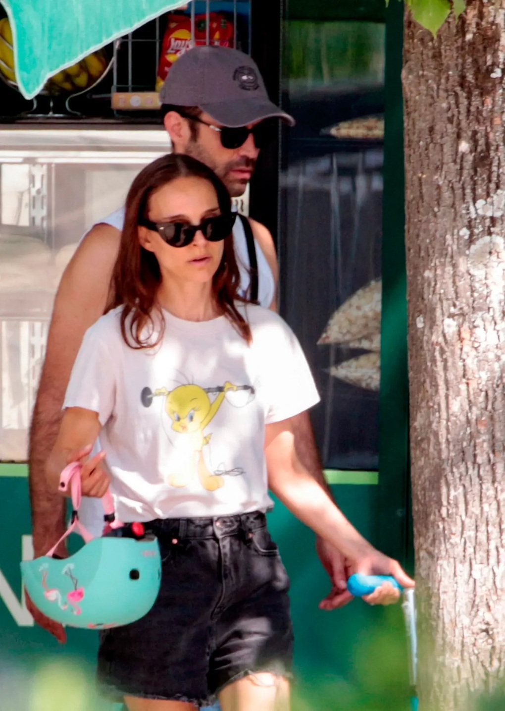 Natalie Portman gặp chồng trong công viên sau tin bị cắm sừng - 4 Natalie Portman gặp chồng trong công viên sau tin bị cắm sừng - 4