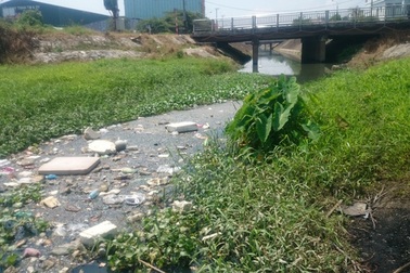 Vụ các con kênh bị ô nhiễm nặng: Phòng Tài nguyên Môi trường phản hồi