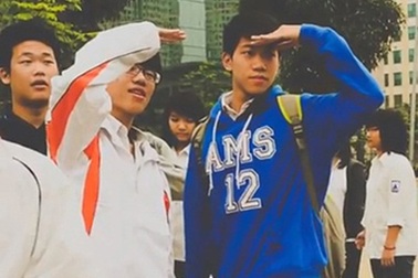 Clip 500 bạn trẻ chuyên Ams đồng loạt "đóng băng" giữa sân trường