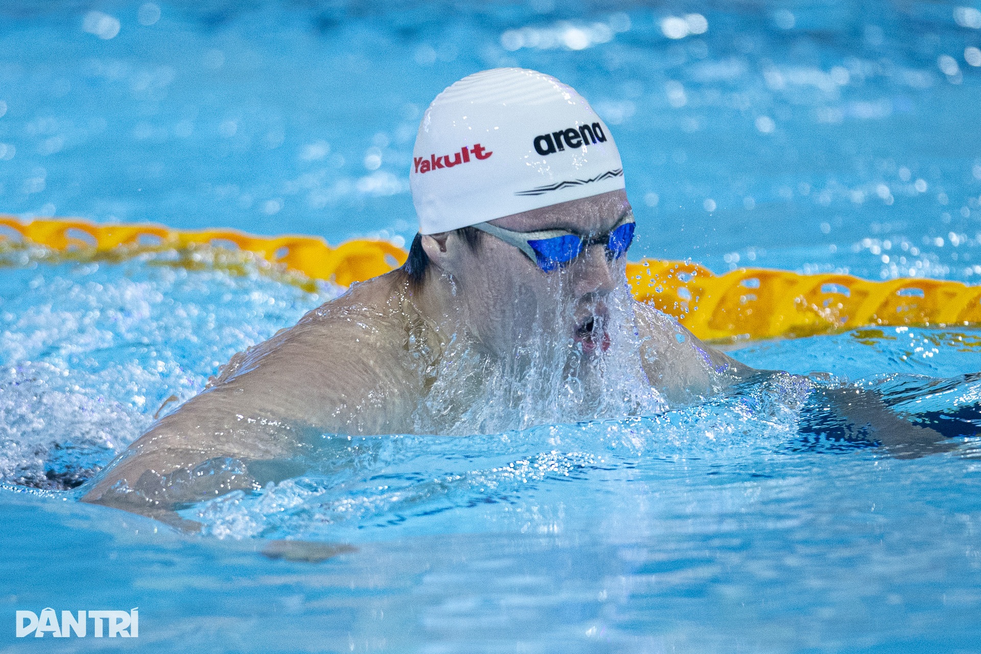 O irmão mais novo de Ánh Viên destrona a irmã mais velha e conquista a medalha de ouro nos 33º Jogos do Sudeste Asiático. Em trai Ánh Viên soán ngôi đàn anh, giành HCV SEA Games 33 - 5