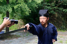 Võ sĩ boxing thách võ sư “khinh công” phái Võ Đang trụ quá 2 phút