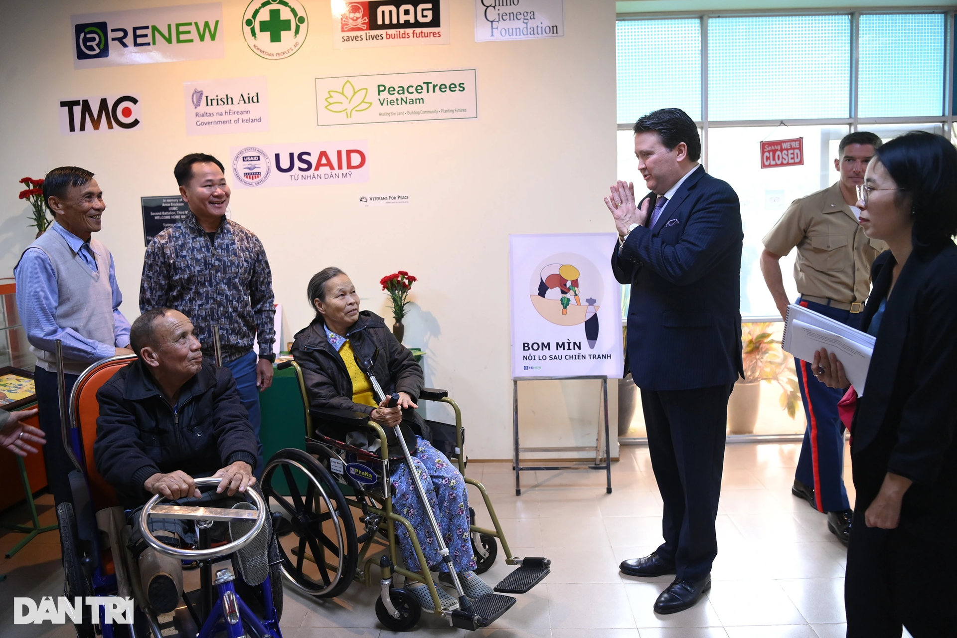 Đại sứ Mỹ bấm nút hủy nổ bom mìn sót lại sau chiến tranh tại Việt Nam - 11 Đại sứ Mỹ bấm nút hủy nổ bom mìn sót lại sau chiến tranh tại Việt Nam - 11