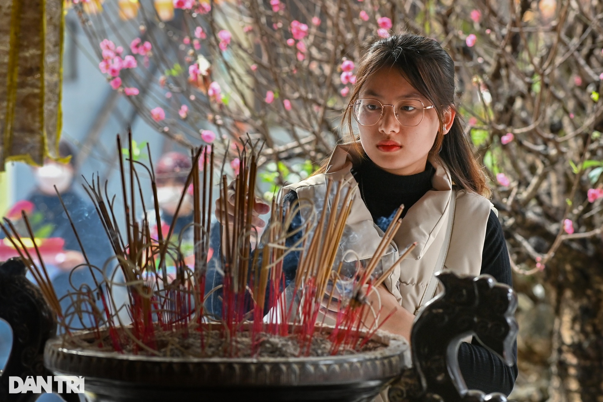 Nở rộ dịch vụ cầu duyên mát tay, nhanh được tại chùa nổi tiếng Hà Nội - 13 Nở rộ dịch vụ cầu duyên mát tay, nhanh được tại chùa nổi tiếng Hà Nội - 13