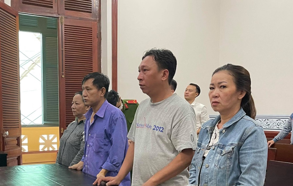 Lừa chạy án, cựu công an lãnh 8 năm tù - 2 Lừa chạy án, cựu công an lãnh 8 năm tù - 2