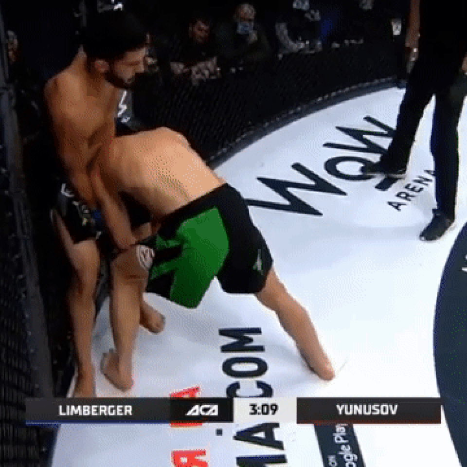 Võ sĩ xoay người thúc chỏ cực đỉnh, hạ knock-out đối thủ - 1 Võ sĩ xoay người thúc chỏ cực đỉnh, hạ knock-out đối thủ - 1