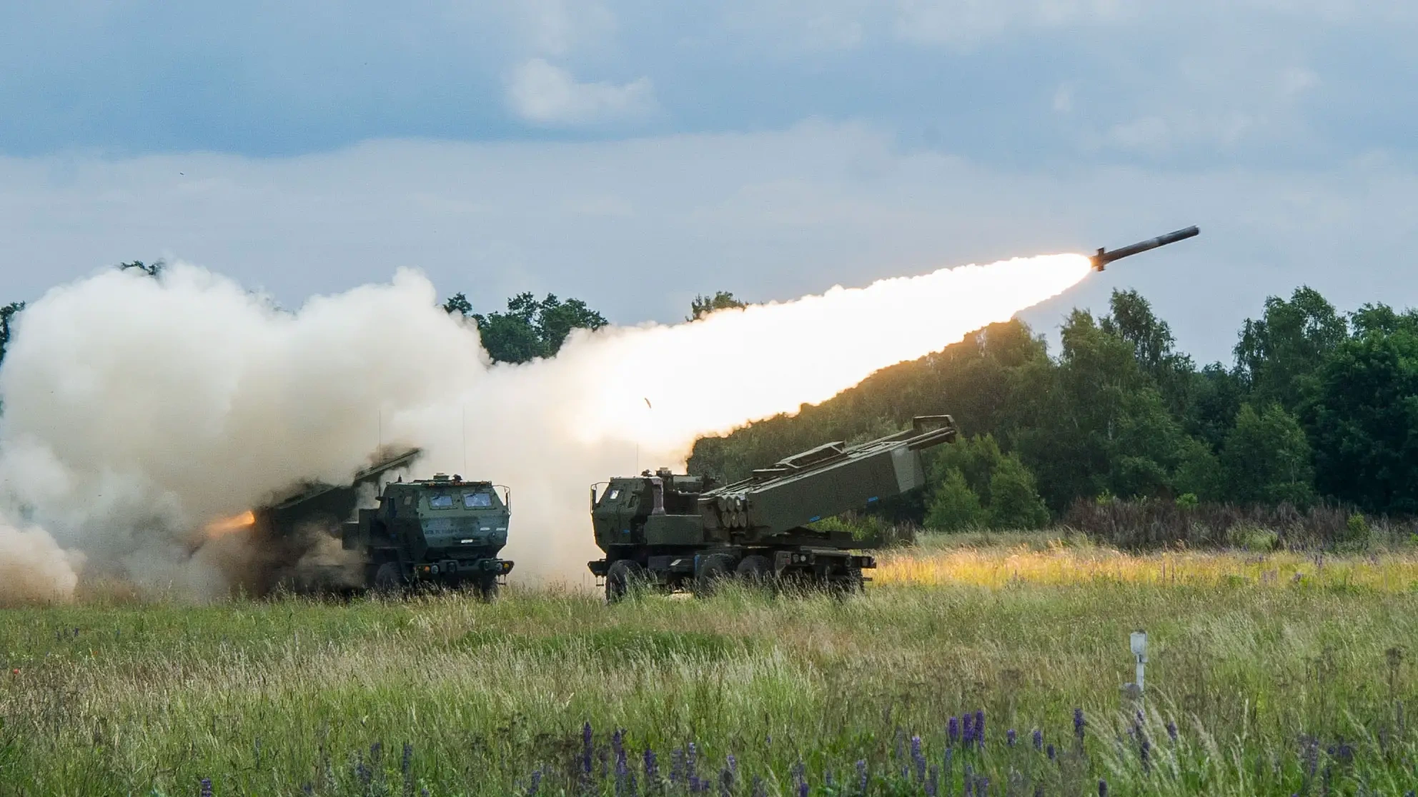 Hệ thống pháo - tên lửa phóng loạt HIMARS do Mỹ chế tạo (Ảnh: US Army).