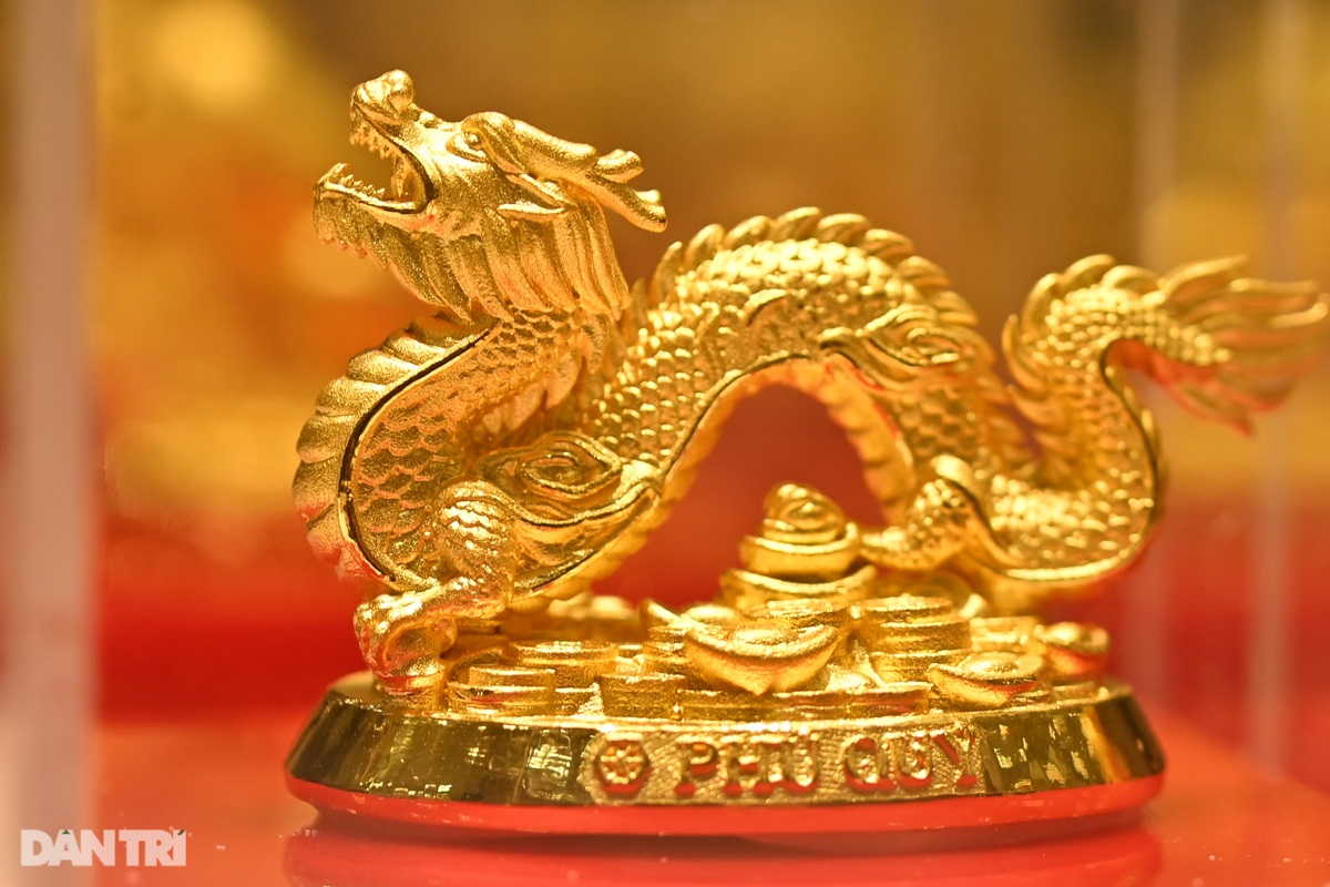 Vàng tăng phi mã và cái khó của… người có tiền - 1 Vàng tăng phi mã và cái khó của… người có tiền - 1