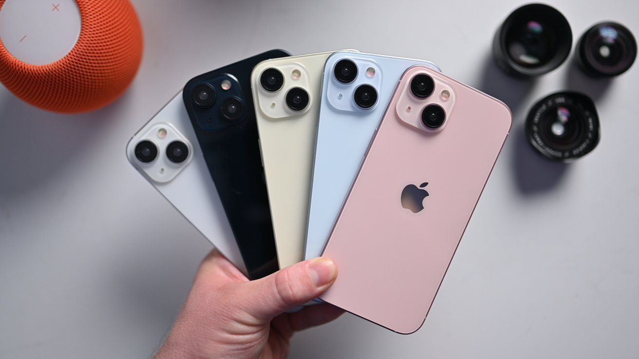 iPhone 15 vẫn giữ nguyên phong cách thiết kế của iPhone 14 ra mắt năm ngoái (Ảnh: AppleInsider). iPhone 15 vẫn giữ nguyên phong cách thiết kế của iPhone 14 ra mắt năm ngoái (Ảnh: AppleInsider).