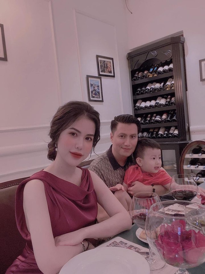 Việt Anh và vợ cũ ăn tối lãng mạn sau đúng 1 năm rưỡi ly hôn, tiện giải đáp luôn câu hỏi Có quay lại hay không? - Ảnh 2. Việt Anh và vợ cũ ăn tối lãng mạn sau đúng 1 năm rưỡi ly hôn, tiện giải đáp luôn câu hỏi Có quay lại hay không? - Ảnh 2.