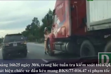 Thực nghiệm hiện trường vụ tài xế Container hất CSGT xuống đường