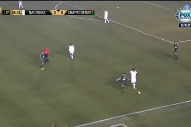 Hành vi chơi xấu của cầu thủ Rossi của Chapecoense