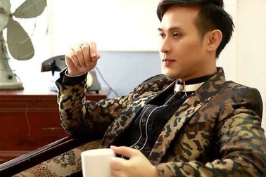 Nguyên Vũ hát mừng Festival Biển Nha Trang