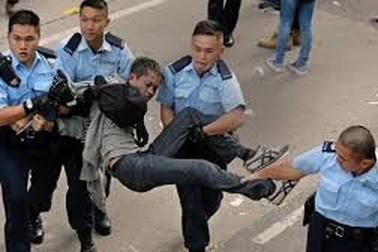 Cảnh sát Hồng Kông giải tán xong biểu tình, bắt giữ hơn 200 người