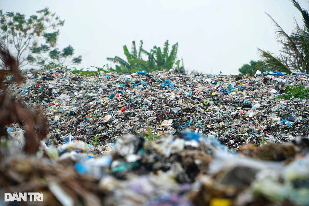 Lò xử lý hơn 5 tỷ đồng dừng hoạt động, rác ùn ứ và bốc mùi hôi thối - 2