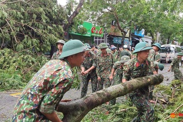 Thừa Thiên Huế căng mình khắc phục thiệt hại do bão số 5 gây ra