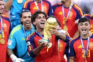 Nhà vô địch World Cup 2026 Ferran Torres gia nhập PSG
