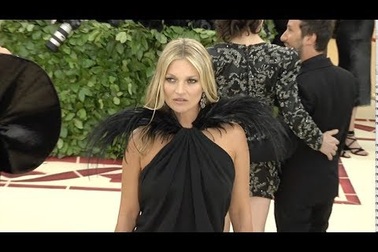 Kate Moss sành điệu bên các đồng nghiệp