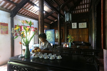 Ngôi nhà cổ có 120 cột gỗ quý độc nhất ở miền Tây