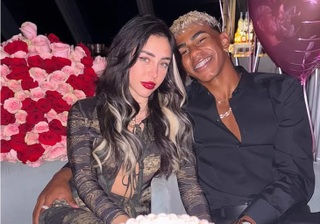 Sắc vóc nữ rapper nóng bỏng bị chỉ trích khiến Yamal sa sút phong độ - 11