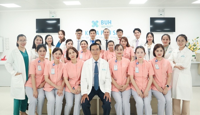 Bác sỹ, nhân viên Bệnh Viện Đại học Y Dược Buôn Ma Thuột  tận tình chu đáo vì người bệnh