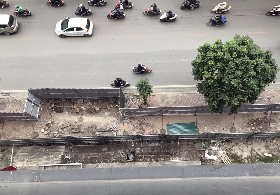 Hai lớp “lô cốt” bao quanh công trình 8B Lê Trực - 2 Hai lớp “lô cốt” bao quanh công trình 8B Lê Trực - 2