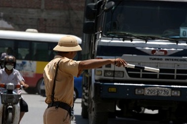 Phân luồng giao thông tại đường Bắc Thăng Long