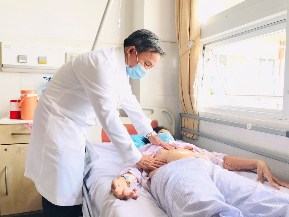 Nữ bệnh nhân bị lơ mơ, co giật, yếu nửa người do bị u tụy hiếm gặp - 1 Nữ bệnh nhân bị lơ mơ, co giật, yếu nửa người do bị u tụy hiếm gặp - 1