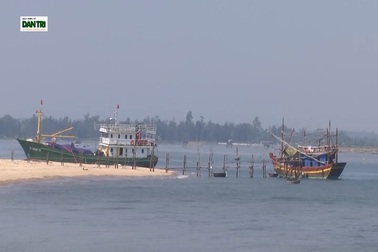Cửa biển bị bồi lấp nghiêm trọng, ngư dân kêu trời!