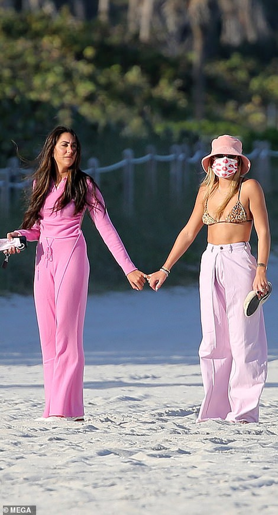 Sofia Richie tình tứ trai lạ trên biển - 5 Sofia Richie tình tứ trai lạ trên biển - 5