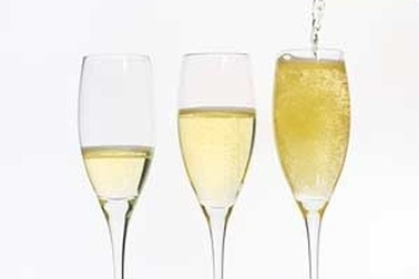 Uống rượu, bia tăng 20% nguy cơ bị viêm lợi