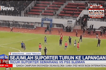 CĐV Indonesia bạo loạn phá nát trận đấu, sếp lớn bị ném vỡ đầu