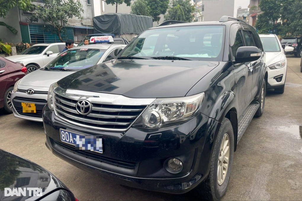 Chủ xe xếp hàng 3 ngày, đăng kiểm 4 lần vẫn trượt - 11 Chủ xe xếp hàng 3 ngày, đăng kiểm 4 lần vẫn trượt - 11