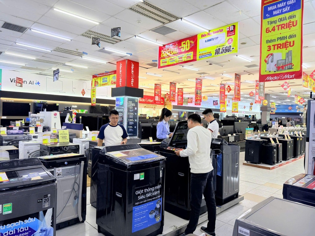 Black Friday 2025: MediaMart tưng bừng khuyến mãi “Giảm thật 2 lần - Quà khủng gấp đôi” - 3