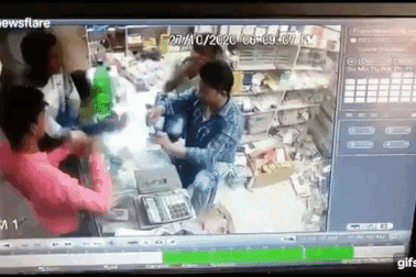 Smartphone phát nổ như bom khiến khách hàng "khiếp vía"