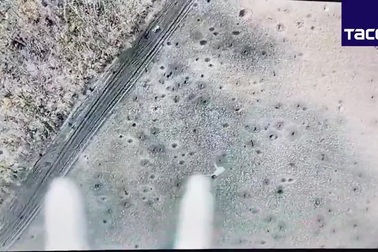 UAV Nga quăng lưới bắt sống UAV đối phương