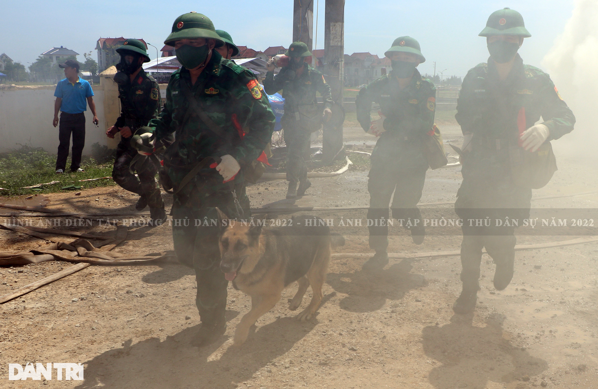 Giả định tình huống thảm họa cháy chung cư, hàng trăm người mắc kẹt - 15